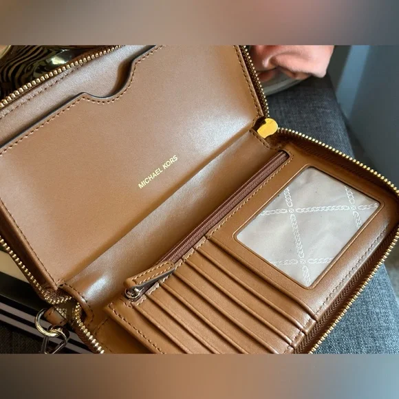 Michael Kors Jet Set Signature Logo Smartphone Wristlet Wallet - Picture 8 of 13